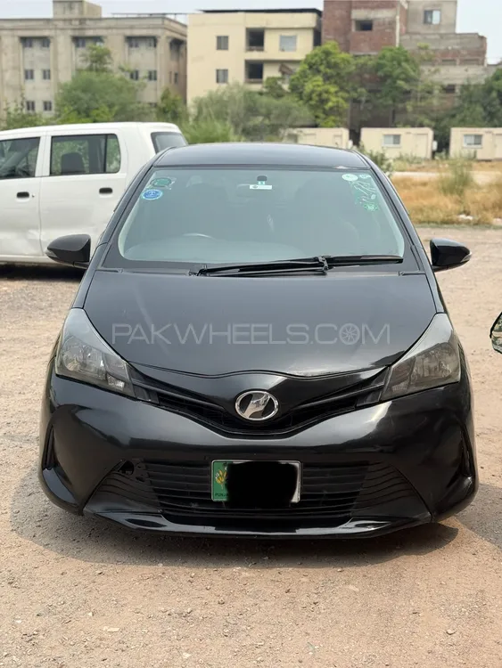 Toyota Vitz 2015 for Sale in Lahore Image-1