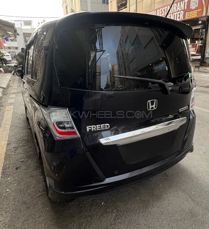 Honda Freed 2011 for Sale in Karachi Image-1