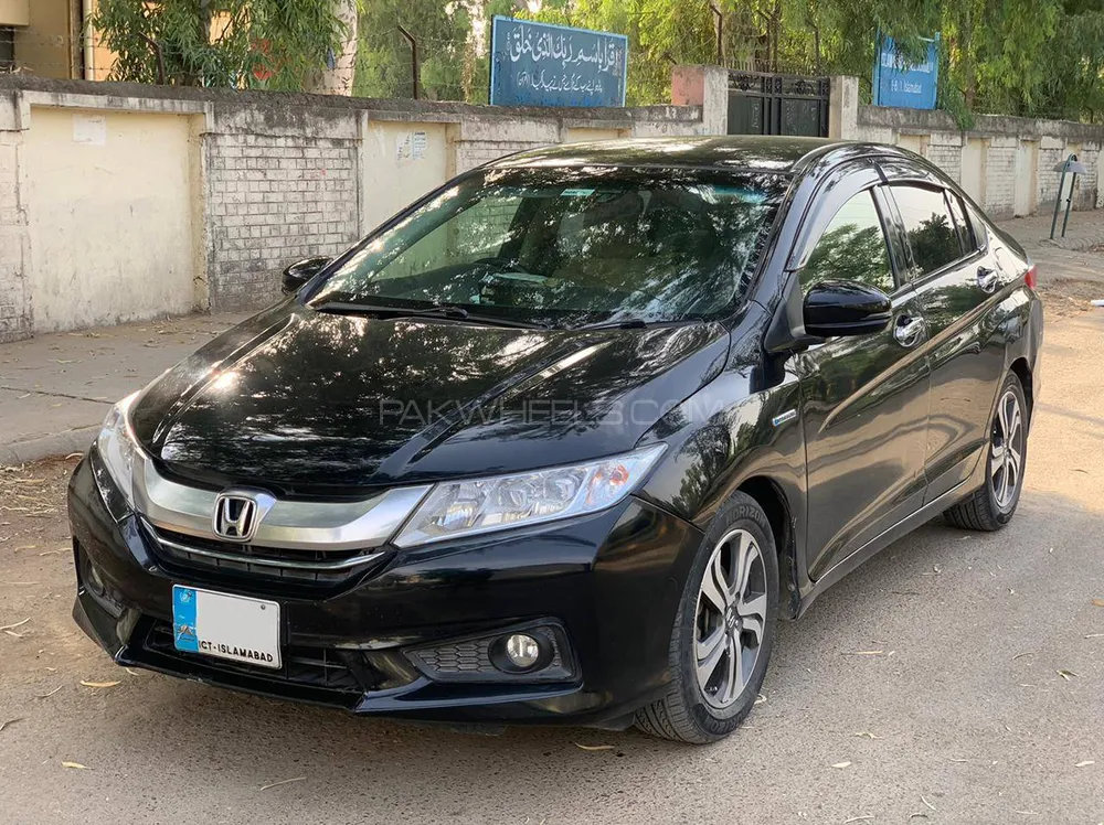 Honda Grace Hybrid 2022 for Sale in Lahore Image-1