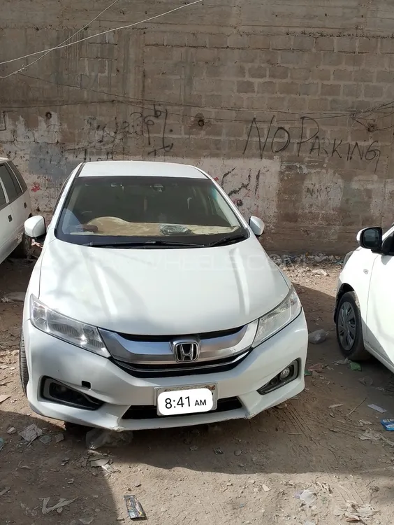 Honda Grace Hybrid 2015 for Sale in Karachi Image-1