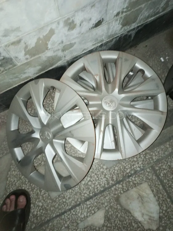 orignal corolla 15 innch wheel covers Image-1