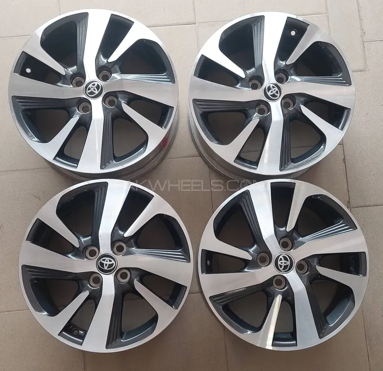 TOYOTA AQUA ORIGINAL ALLOY WHEELS Image-1