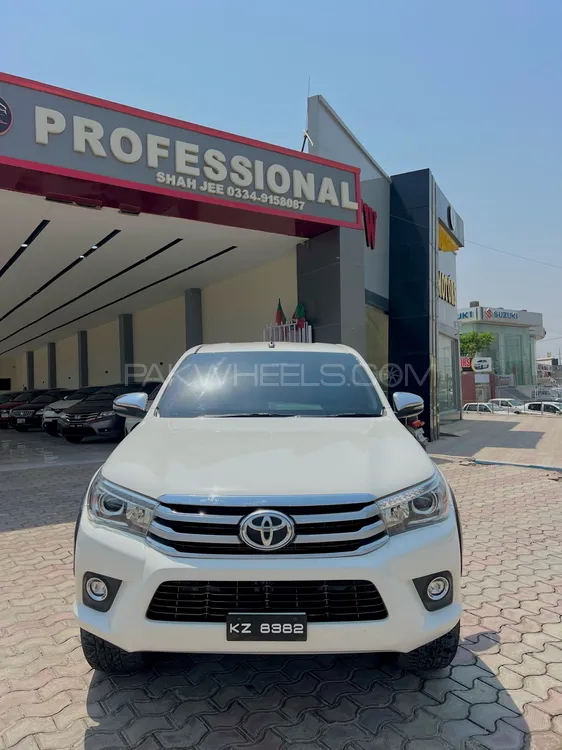 Toyota Hilux 2021 for Sale in Peshawar Image-1