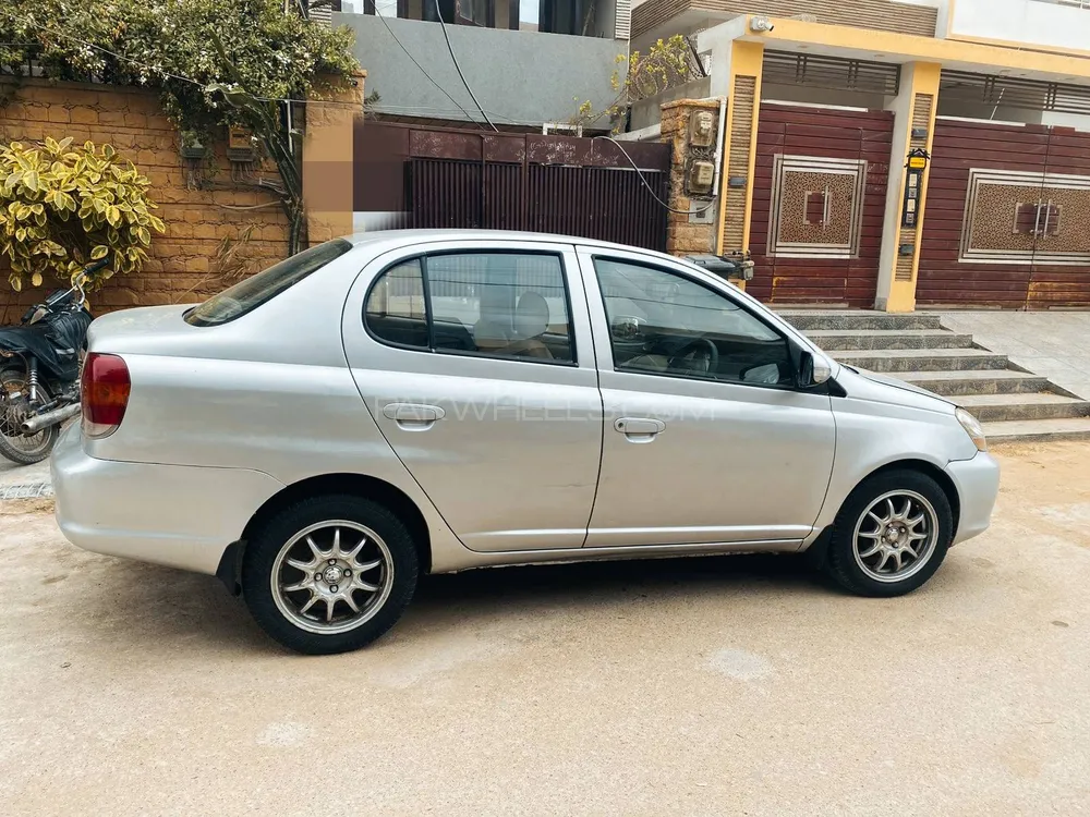 Toyota Platz 2004 for Sale in Karachi Image-1