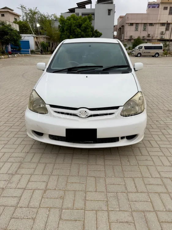 Toyota Platz 2003 for Sale in Karachi Image-1