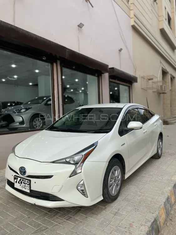Toyota Prius 2018 for Sale in Karachi Image-1