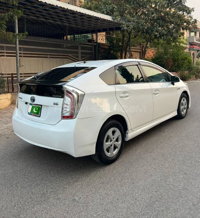 Toyota Prius 2011 for Sale in Islamabad Image-1