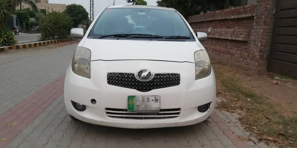 Toyota Vitz 2005 for Sale in Lahore Image-1