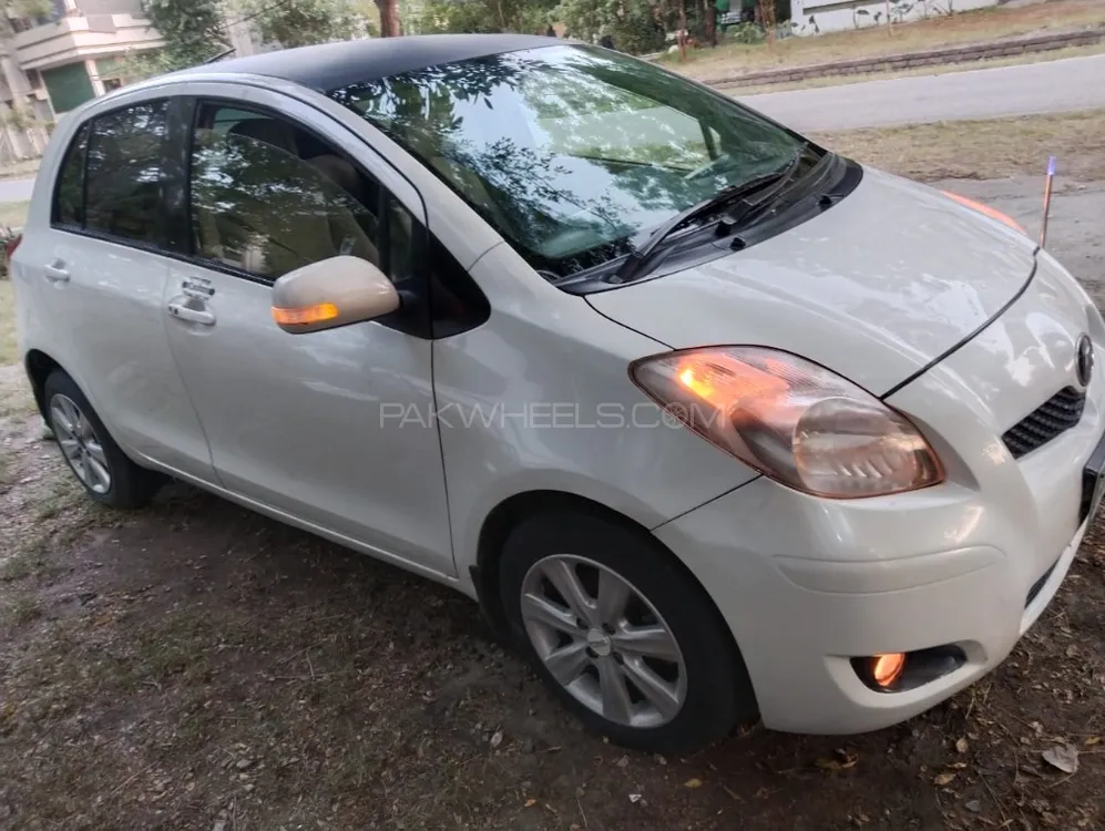 Toyota Vitz 2007 for Sale in Kamra Image-1