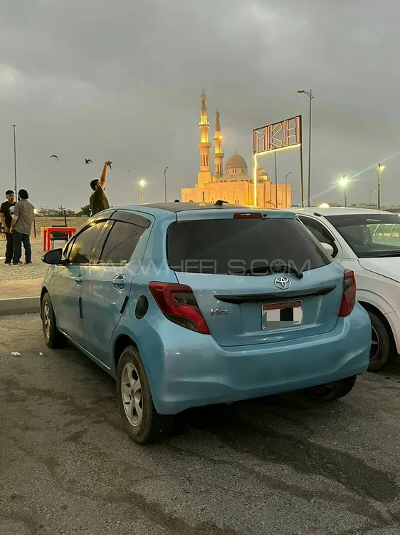 Toyota Vitz 2015 for Sale in Karachi Image-1
