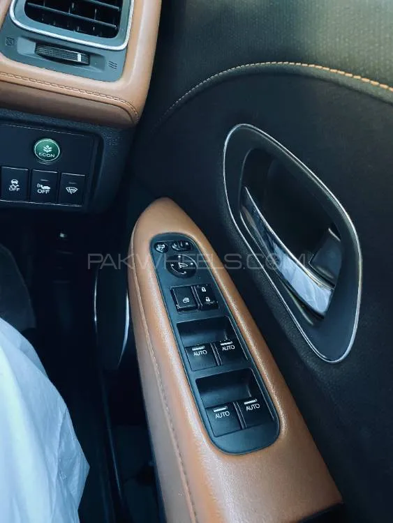 Honda Vezel 2015 for Sale in Karachi Image-1