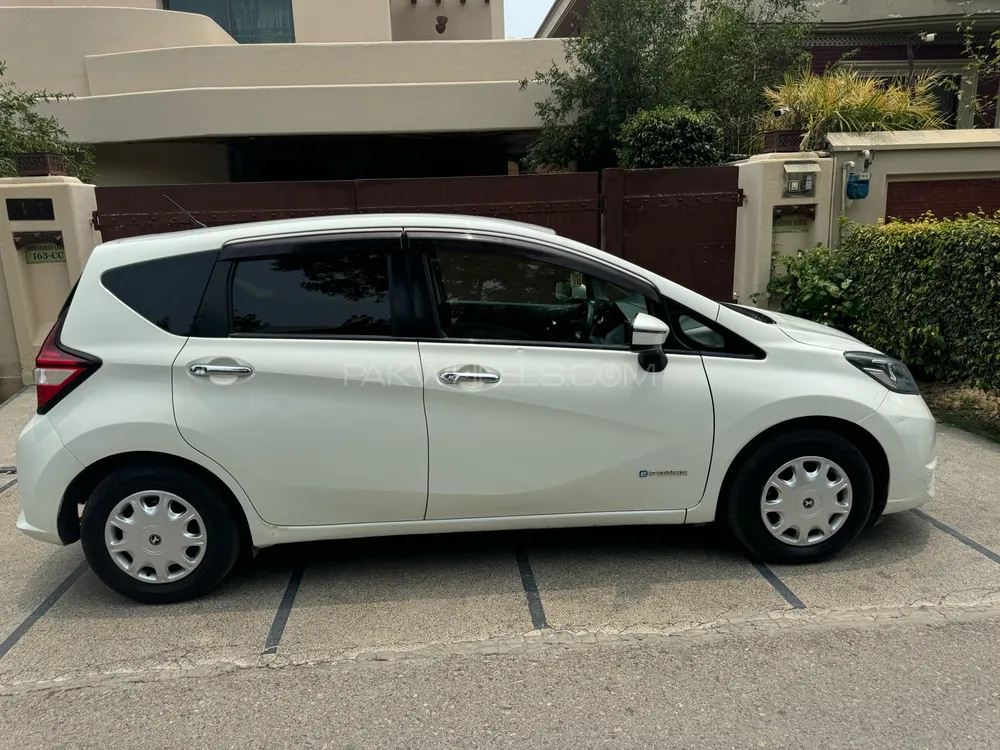 Nissan Note 2017 for Sale in Lahore Image-1