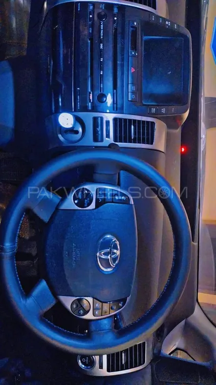 Toyota Prius 2010 for Sale in Karachi Image-1