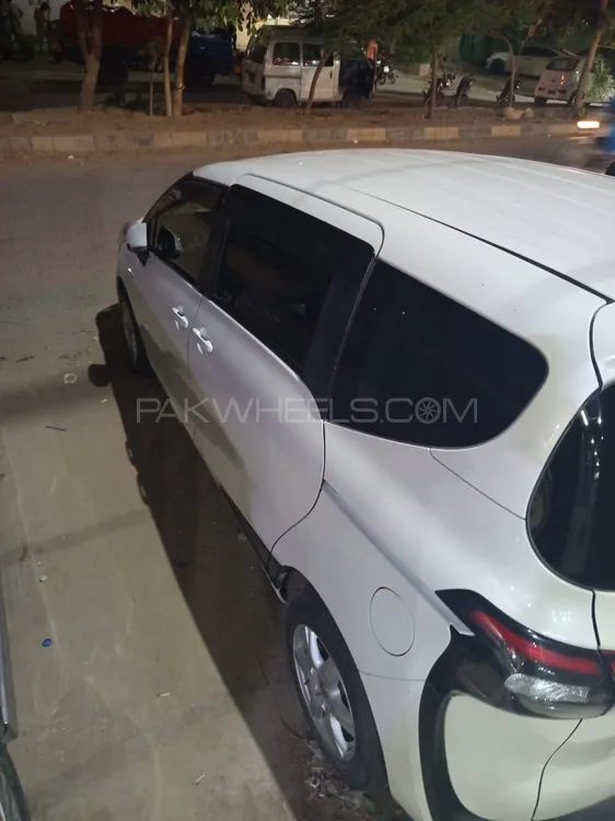 Toyota Sienta 2018 for Sale in Karachi Image-1