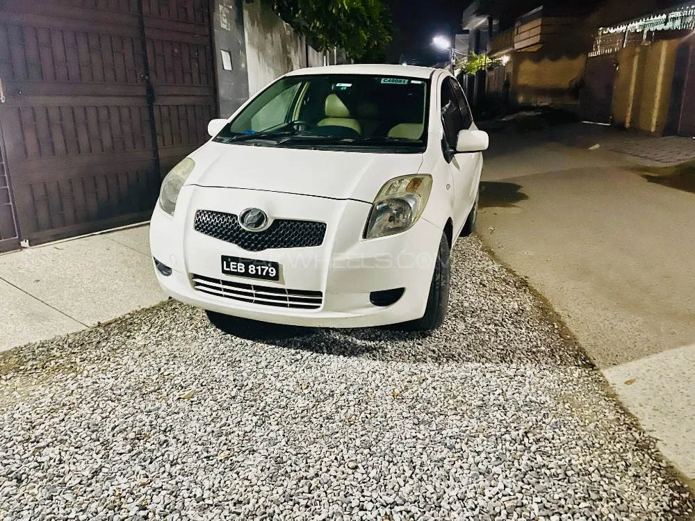 Toyota Vitz 2007 for Sale in Mardan Image-1