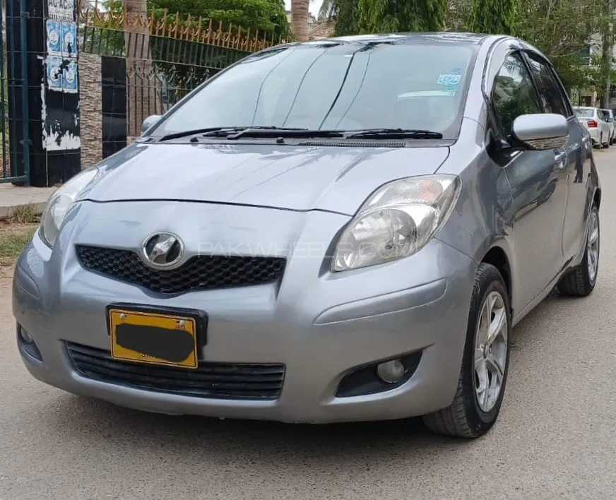 Toyota Vitz 2010 for Sale in Karachi Image-1