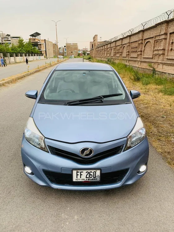 Toyota Vitz 2011 for Sale in Peshawar Image-1