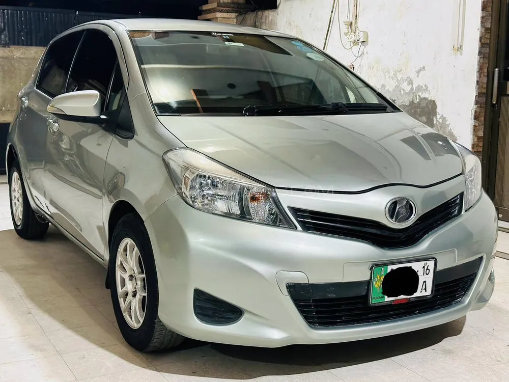 Toyota Vitz 2013 for Sale in Lahore Image-1