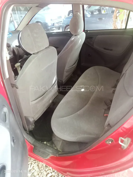 Toyota Vitz 2000 for Sale in Peshawar Image-1