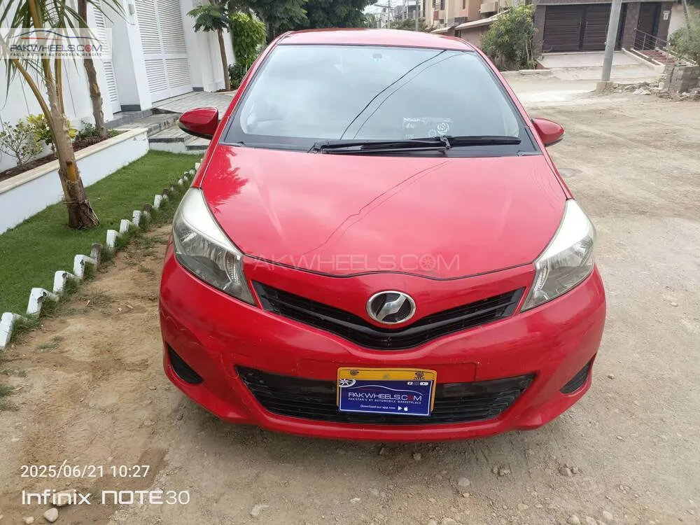 Toyota Vitz 2012 for Sale in Karachi Image-1
