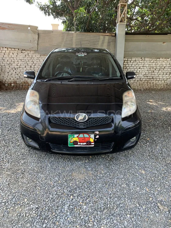 Toyota Vitz 2010 for Sale in Mardan Image-1