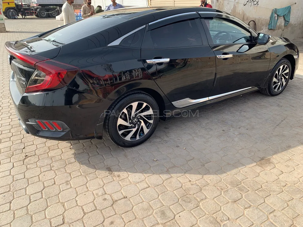 Honda Civic 2016 for Sale in Hyderabad Image-1
