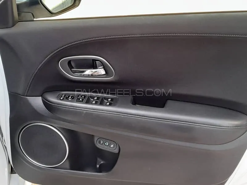 Honda Vezel 2019 for Sale in Swabi Image-1