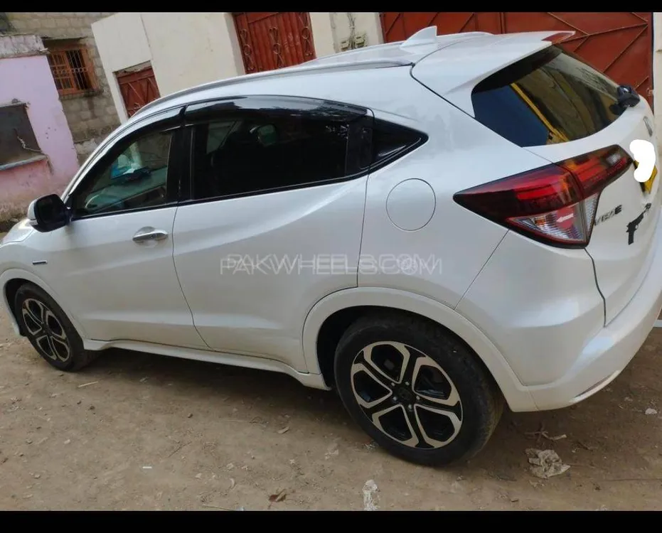 Honda Vezel 2015 for Sale in Karachi Image-1