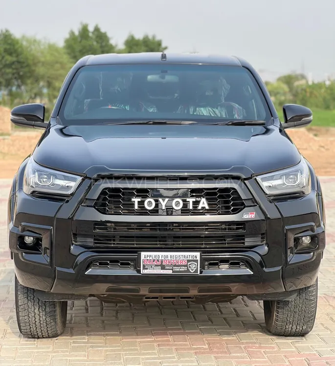 Toyota Hilux 2023 for Sale in Mian Wali Image-1