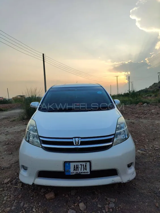 Toyota ISIS 2008 for Sale in Kohat Image-1