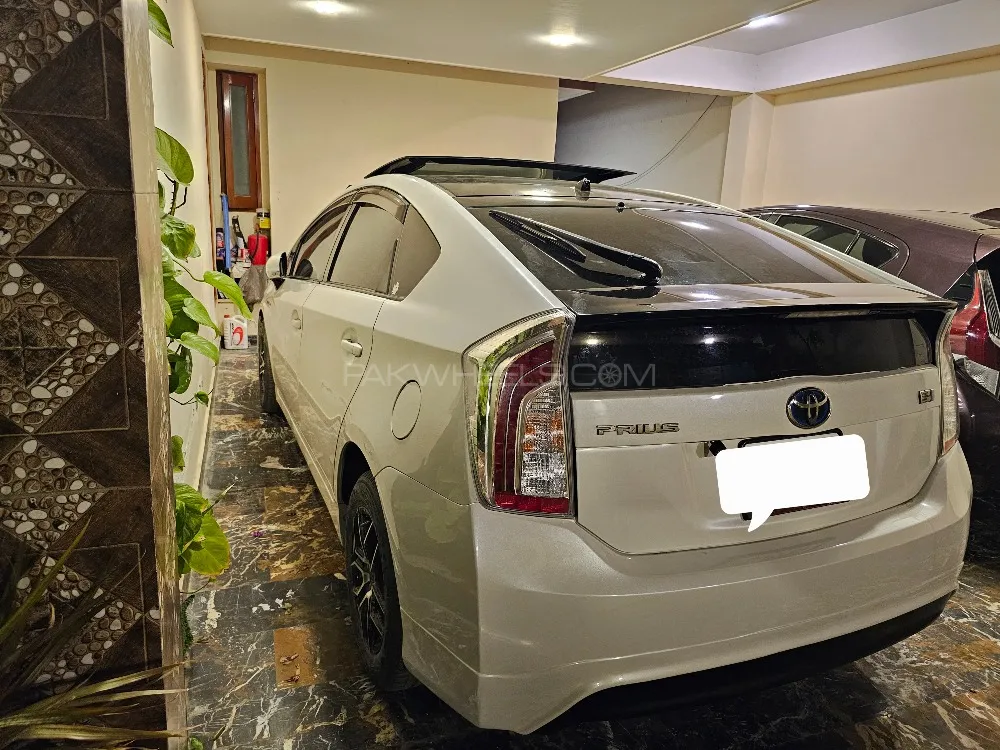Toyota Prius 2011 for Sale in Karachi Image-1