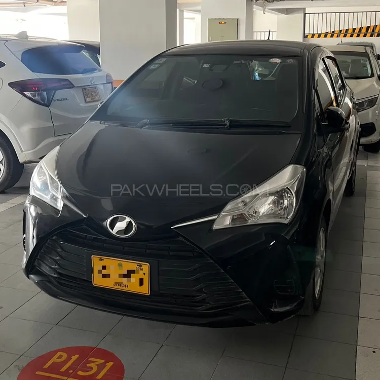 Toyota Vitz 2017 for Sale in Karachi Image-1