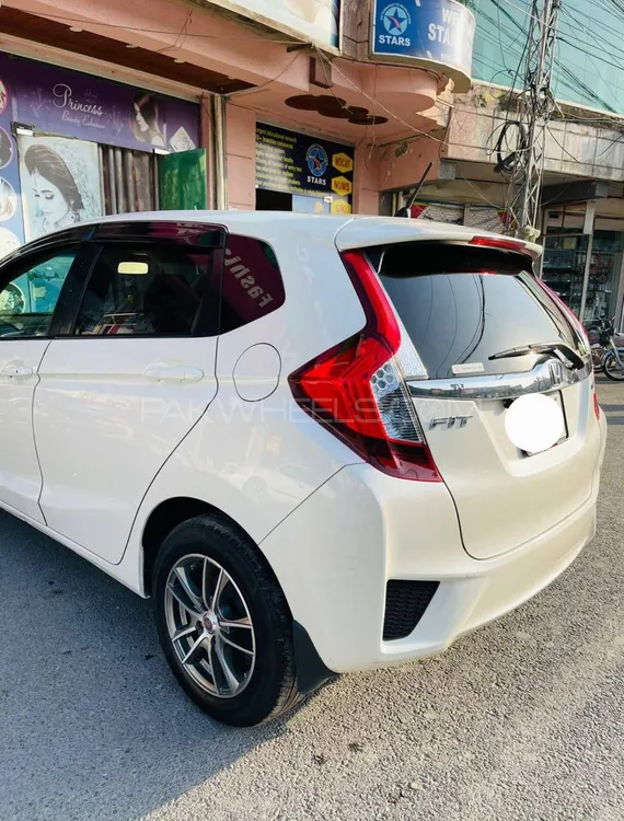 Honda Fit 2015 for Sale in Abbottabad Image-1