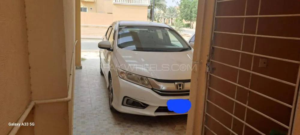 Honda Grace Hybrid 2015 for Sale in Karachi Image-1