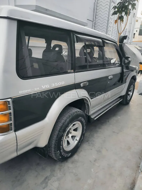 Mitsubishi Pajero 1993 for Sale in Karachi Image-1