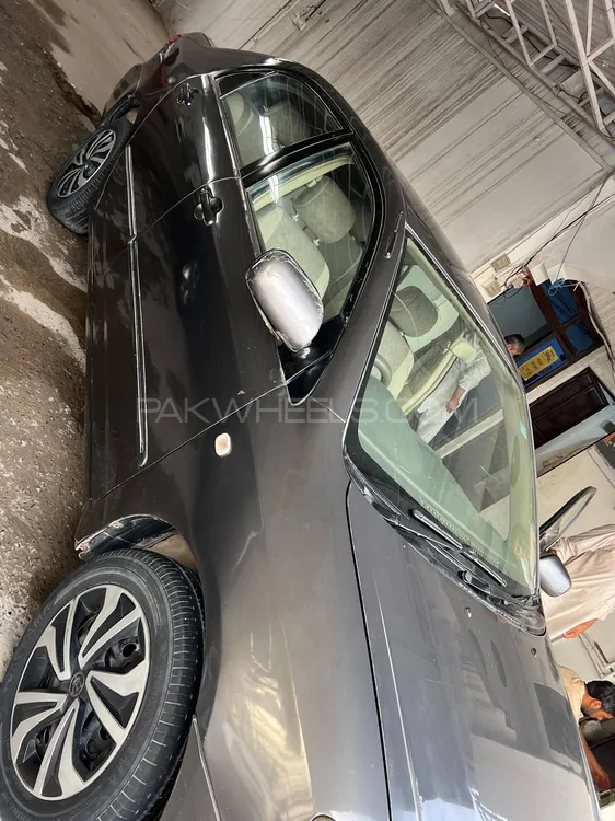 Toyota Corolla 2004 for Sale in Peshawar Image-1