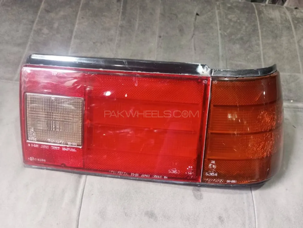 Toyota corona 1993 model tail lights Image-1