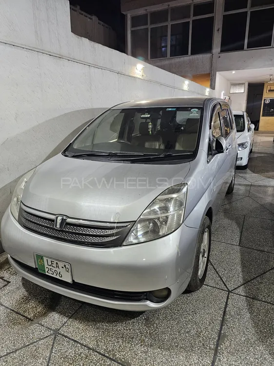 Toyota ISIS 2006 for Sale in Lahore Image-1