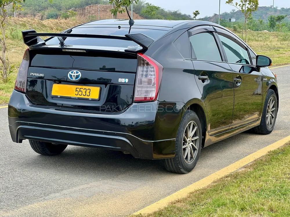 Toyota Prius 2010 for Sale in Gujrat Image-1