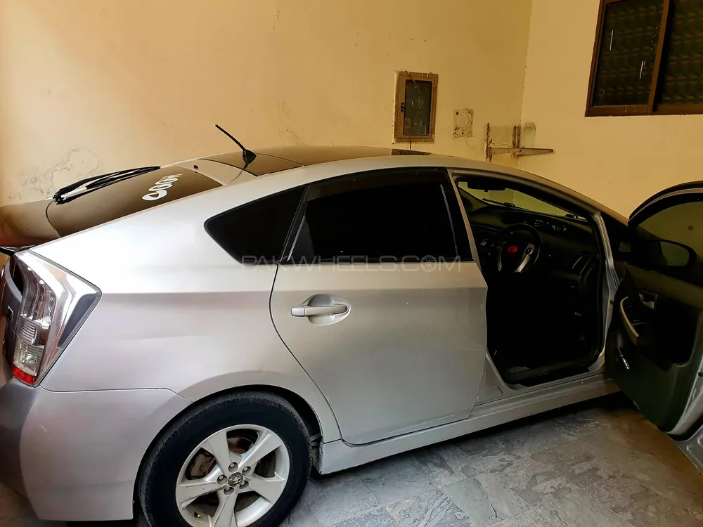 Toyota Prius 2011 for Sale in Faisalabad Image-1