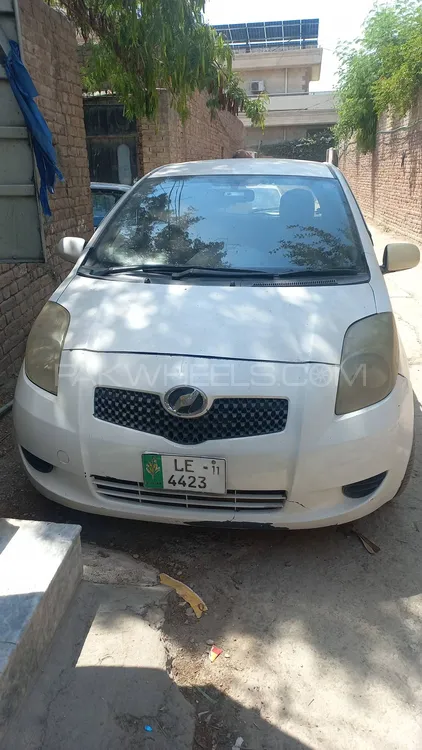 Toyota Vitz 2005 for Sale in Peshawar Image-1