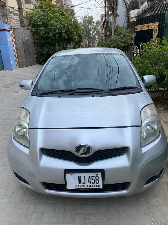 Toyota Vitz 2009 for Sale in D.G.Khan Image-1