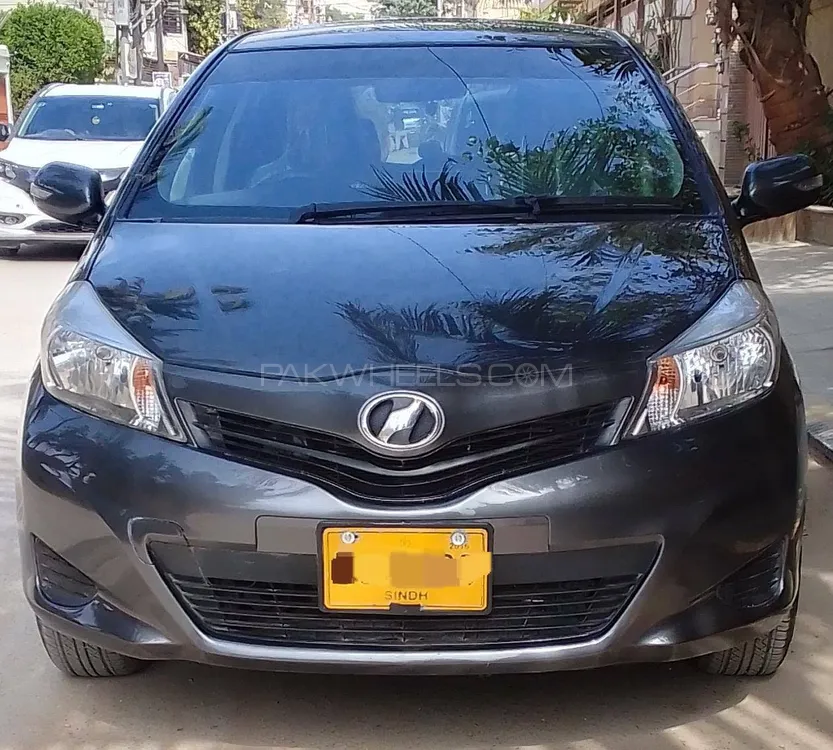 Toyota Vitz 2012 for Sale in Karachi Image-1