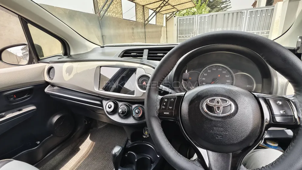 Toyota Vitz 2013 for Sale in Chakwal Image-1