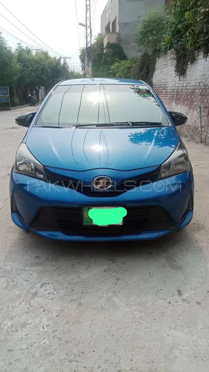 Toyota Vitz 2014 for Sale in Lahore Image-1