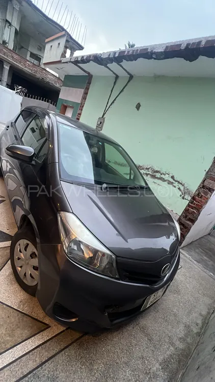 Toyota Vitz 2017 for Sale in Sialkot Image-1