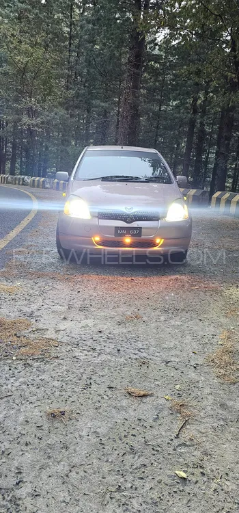 Toyota Vitz 2000 for Sale in Mansehra Image-1
