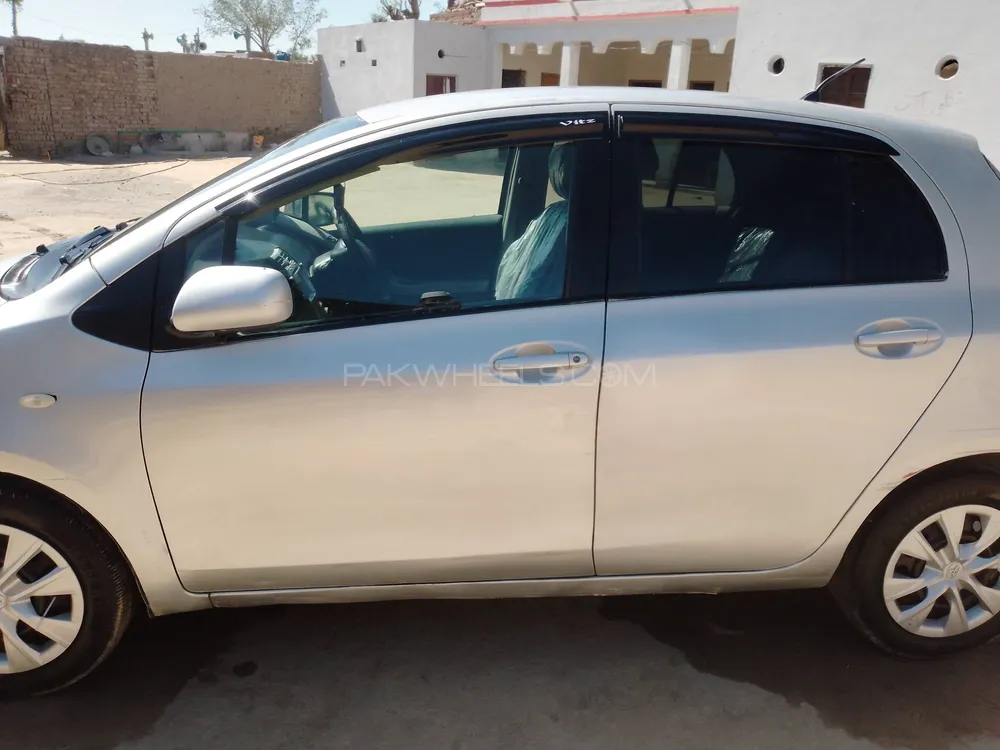 Toyota Vitz 2005 for Sale in Bannu Image-1
