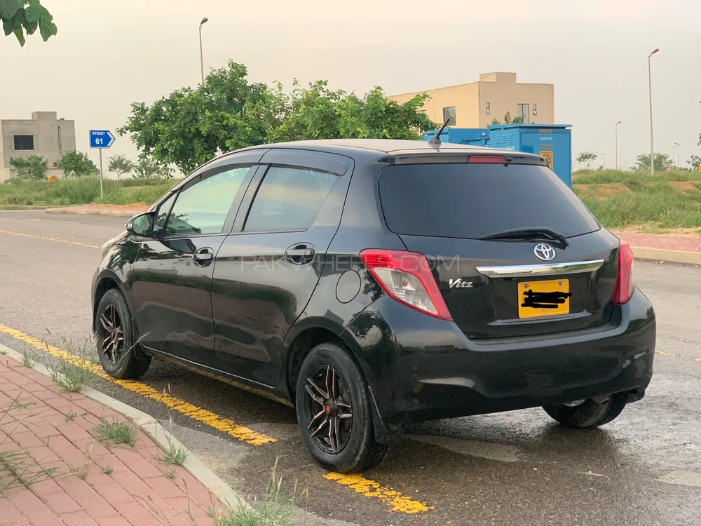 Toyota Vitz 2012 for Sale in Karachi Image-1
