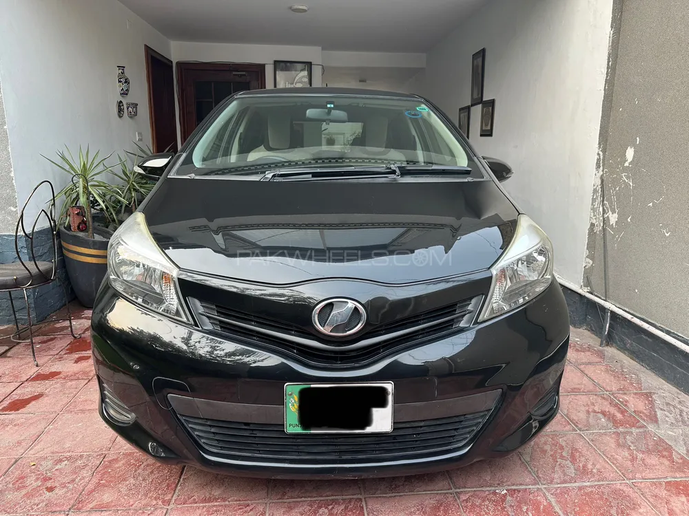 Toyota Vitz 2012 for Sale in Lahore Image-1